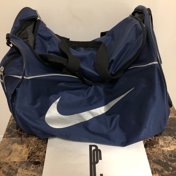 Nike Duffle Bag - Picture 5 of 7